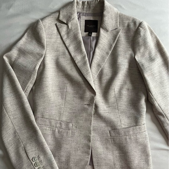 Limited linen suit - Picture 3 of 9